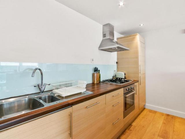 Flat for sale in Pollokshaws, Scotland