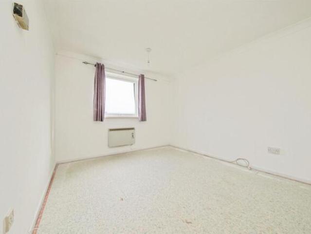 Flat for sale in Key Street, Suffolk
