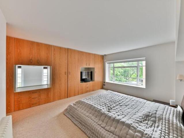 Flat for sale in St. John's Wood, Greater London