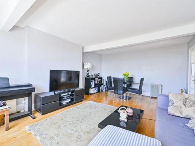 Flat for sale in St. John's Wood, Greater London