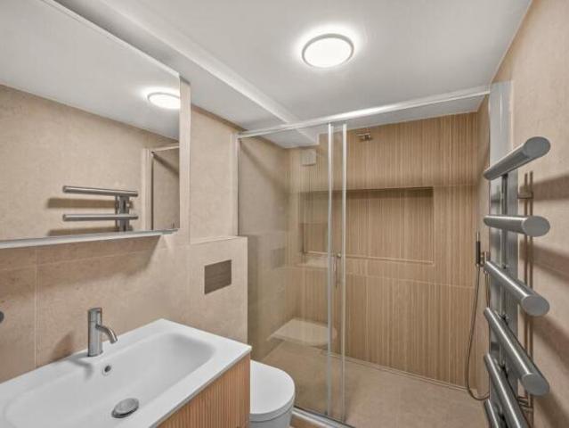 Flat for sale in Cymru / Wales
