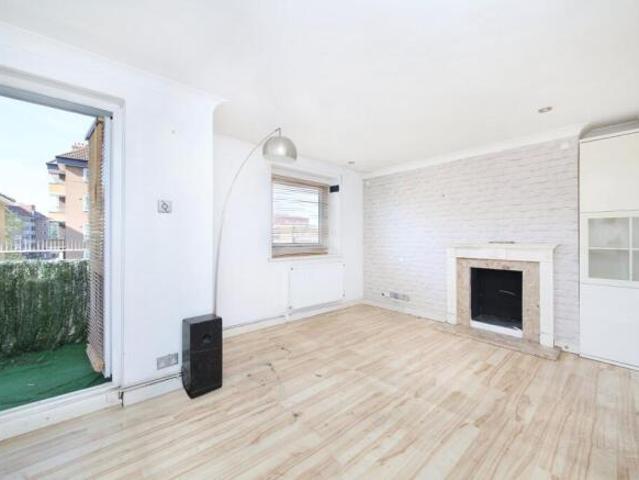 Flat for sale in London Borough of Lambeth, Greater London