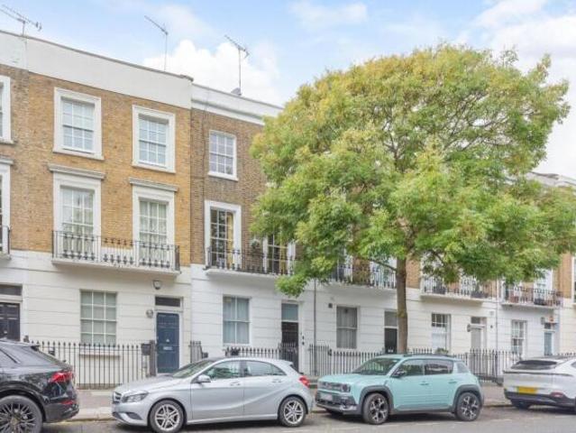 Flat for sale in Cat Hill, England