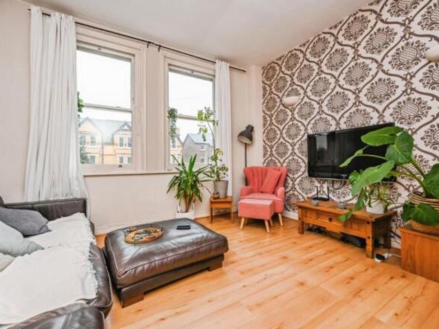 Flat for sale in Calderstones
