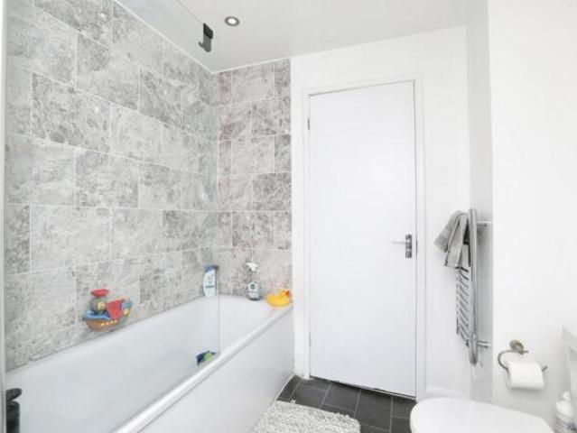 Flat for sale in Midway, Kent