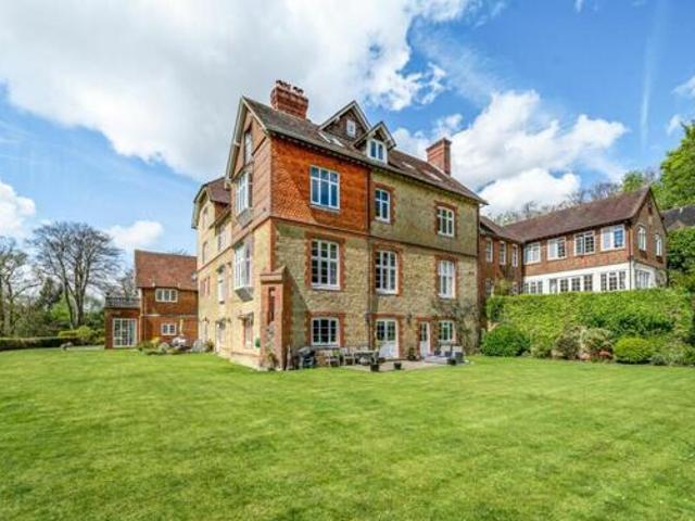 House for sale in Fole, Surrey
