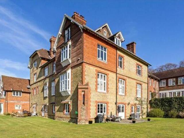 House for sale in Fole, Surrey