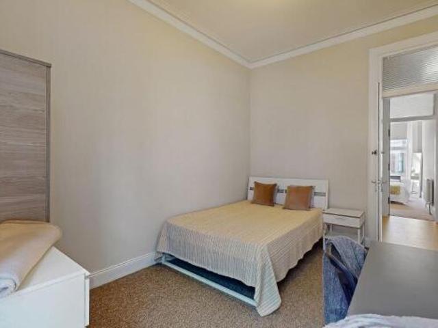 Flat for sale in Hillhead, Scotland