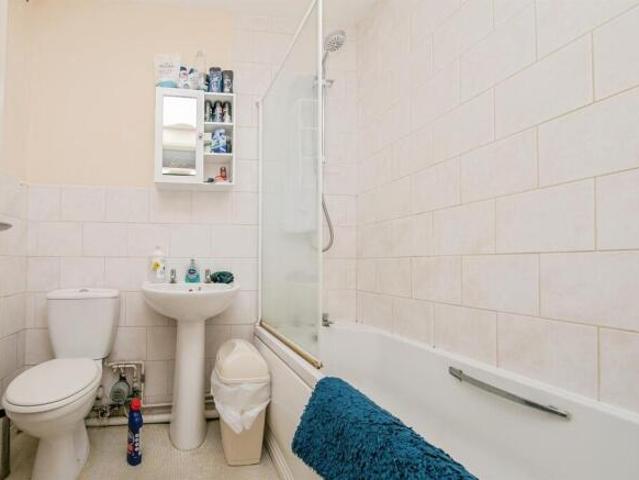 Flat for sale in Maidenhall, Key Street
