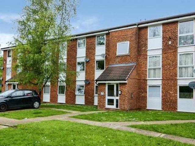 House for sale in Woodhall Farm, Pouchen End