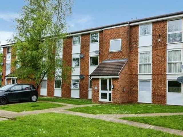 House for sale in Woodhall Farm, Pouchen End