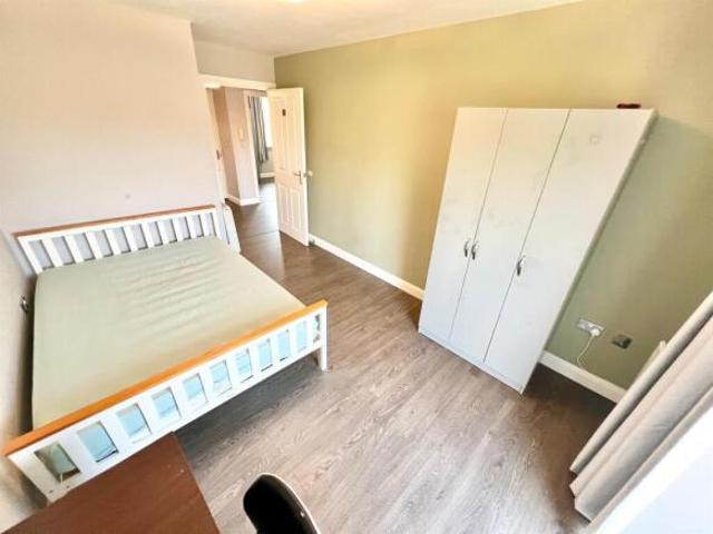 Flat for sale in Northampton, Northamptonshire