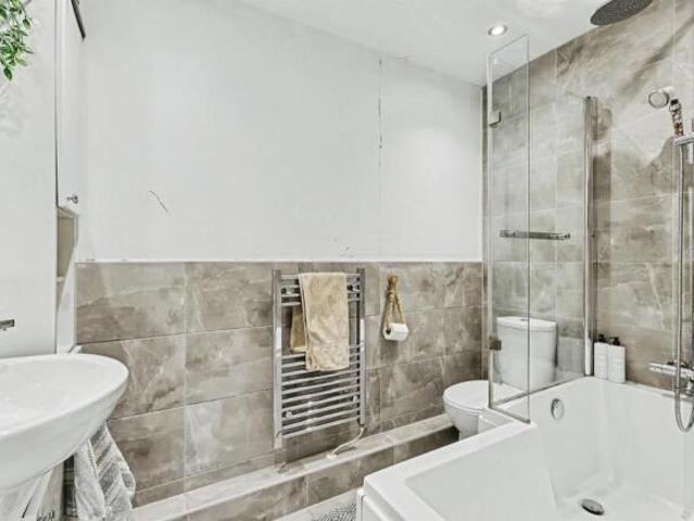 Flat for sale in Northampton, Northamptonshire