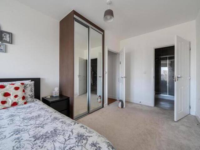 Flat for sale in Mill Hill, Greater London