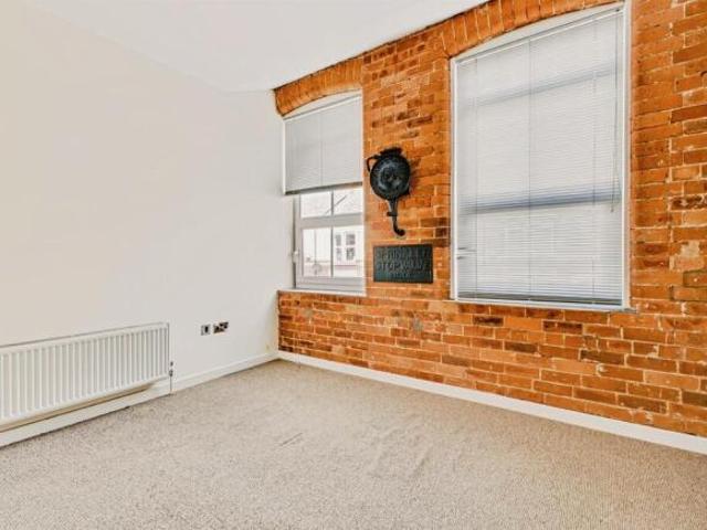 Flat for sale in Phippsville, Northampton