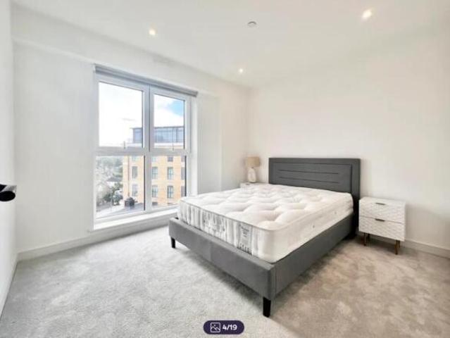 Flat for sale in Kingston Upon Thames, Greater London