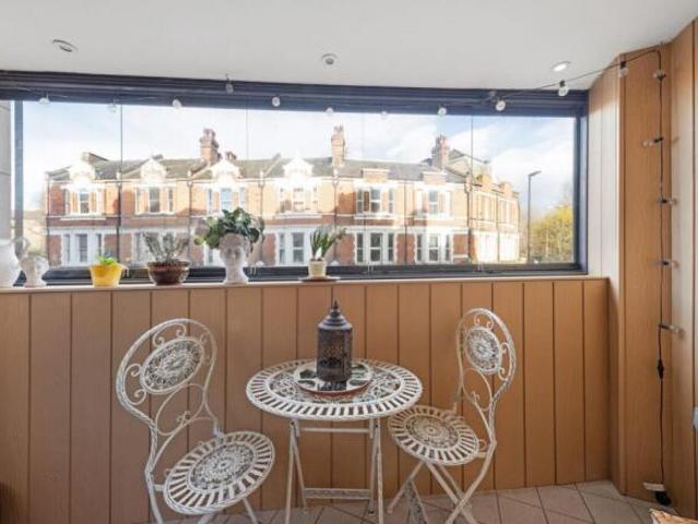 Flat for sale in Herne Hill, Greater London