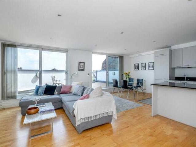 Flat for sale in Herne Hill, Greater London