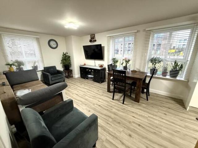 Flat for sale in Swindon