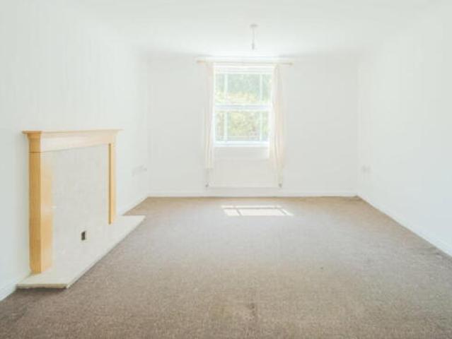 Flat for sale in Swindon