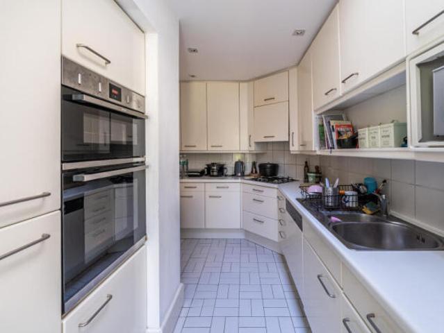 Flat for sale in Cat Hill, England