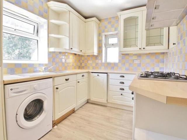 Flat for sale in Isleworth, Greater London