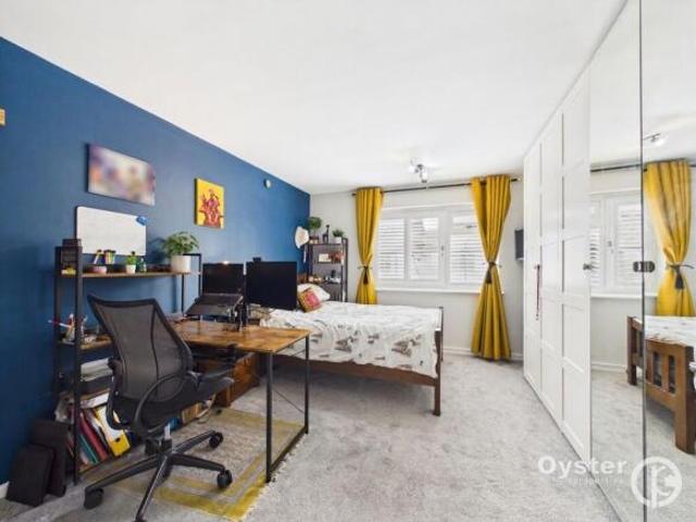 Flat for sale in Cat Hill