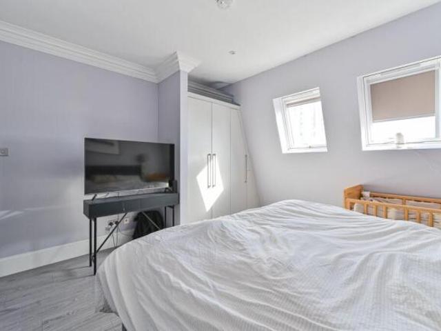 Flat for sale in Bromley Common, Greater London
