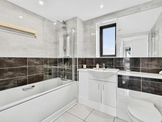 Flat for sale in Northampton, West Northamptonshire