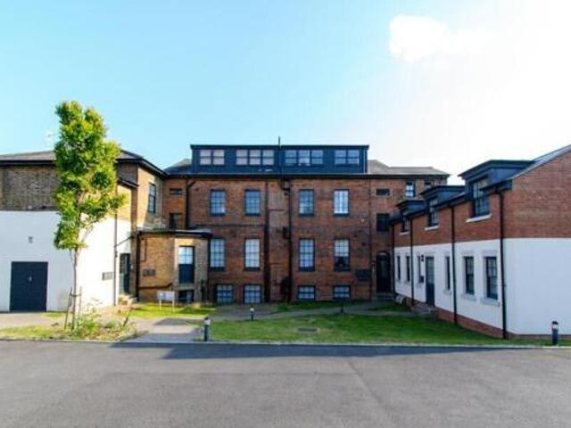 House for sale in Totteridge, Cressex