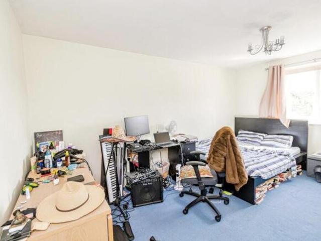 Flat for sale in Barton Stacey, Hampshire