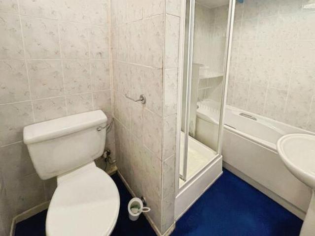 Flat for sale in Lee Bank, Greater Manchester
