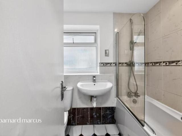 Maisonette for sale in Woodside Park, Greater London