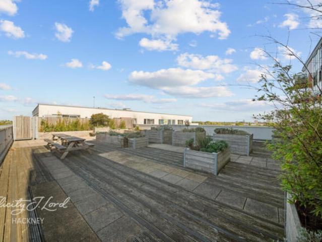 Flat for sale in Hackney Wick, Greater London