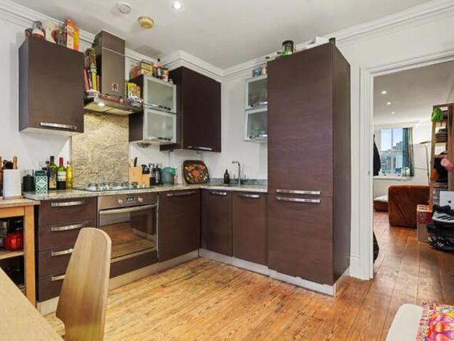 Flat for sale in Hornsey, Greater London