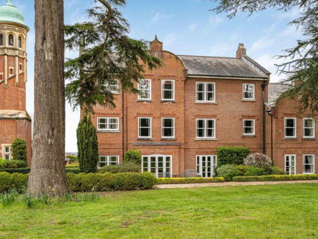 Flat for sale in Westborough, Surrey