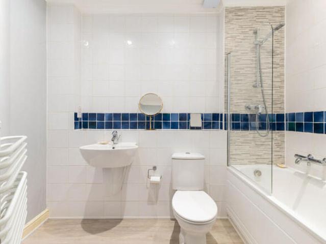 Flat for sale in Bath, West of England