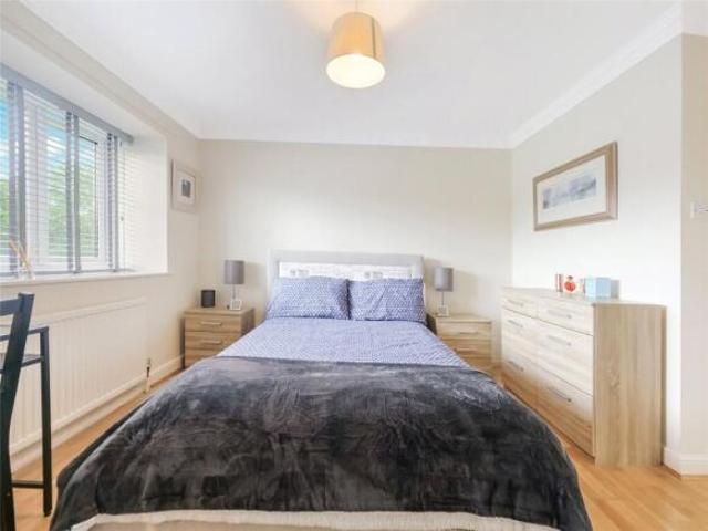 Flat for sale in Hyndland, Scotland