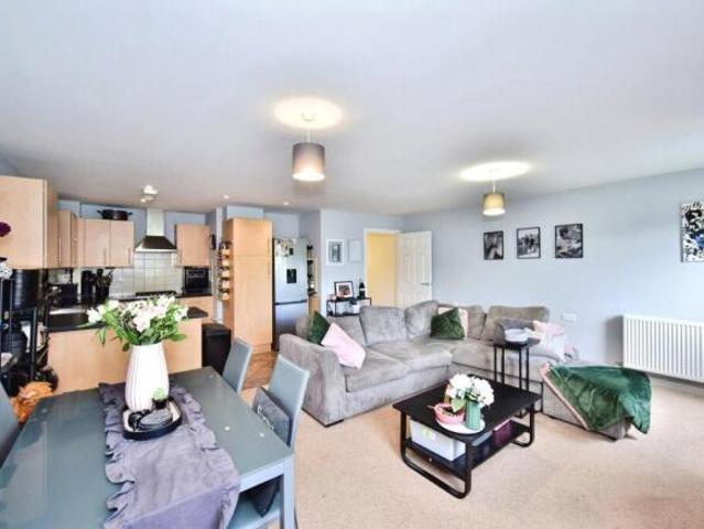 Flat for sale in Midway, Kent