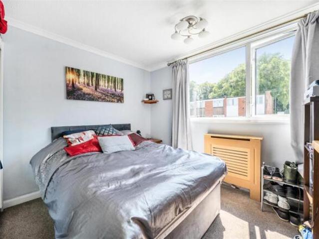 Flat for sale in Basingstoke, Basingstoke and Deane