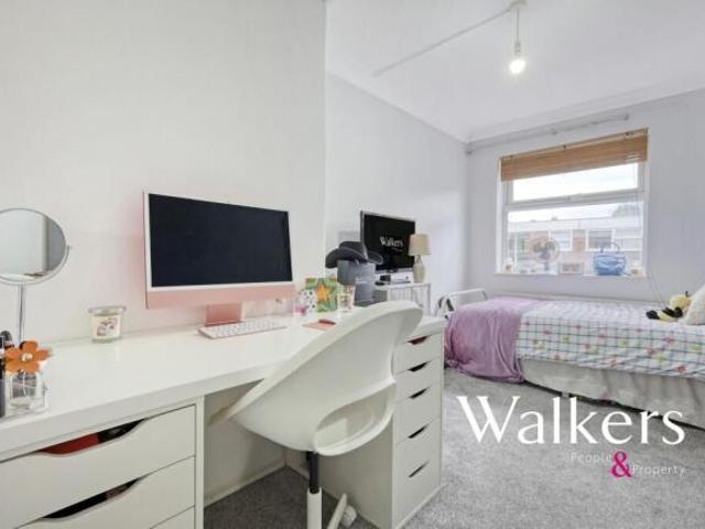 Flat for sale in Shenfield, Brentwood