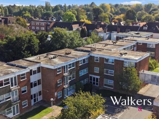 Flat for sale in Shenfield, Brentwood