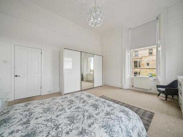 Flat for sale in Hyndland, Scotland