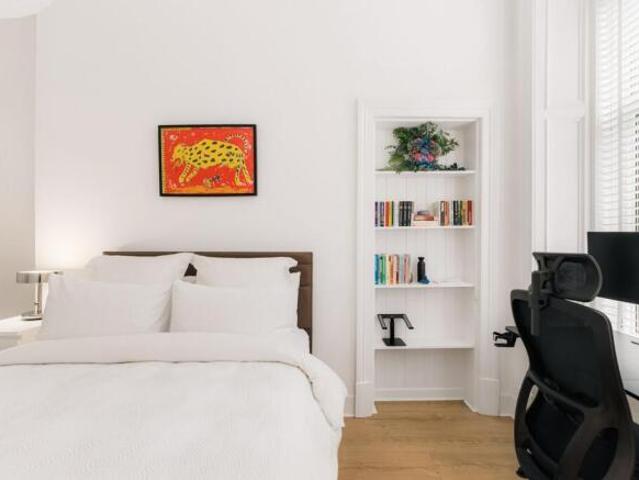 Flat for sale in Hyndland, Scotland