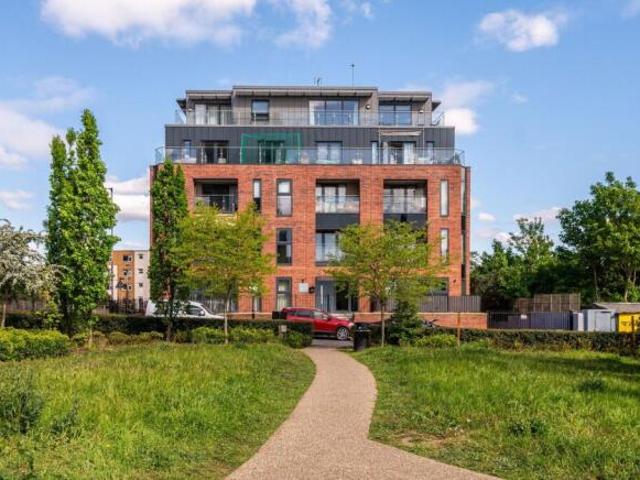 Flat for sale in Bermondsey, Greater London