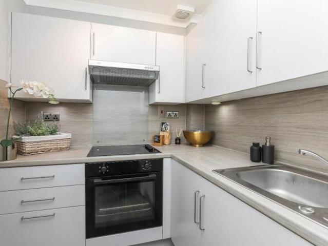 Flat for sale in Dennistoun, Scotland