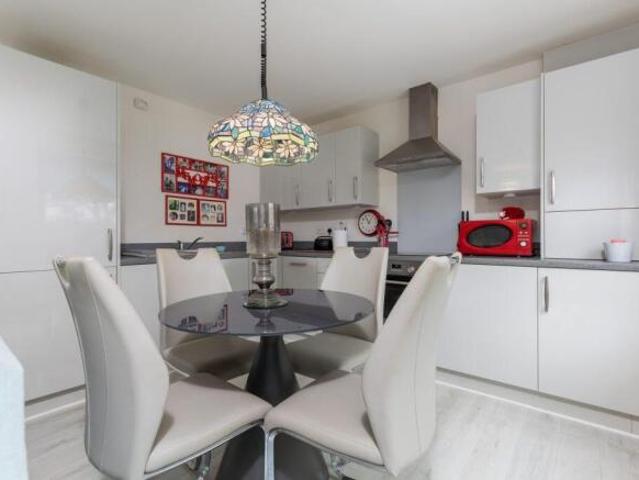 Flat for sale in Cathcart, Scotland