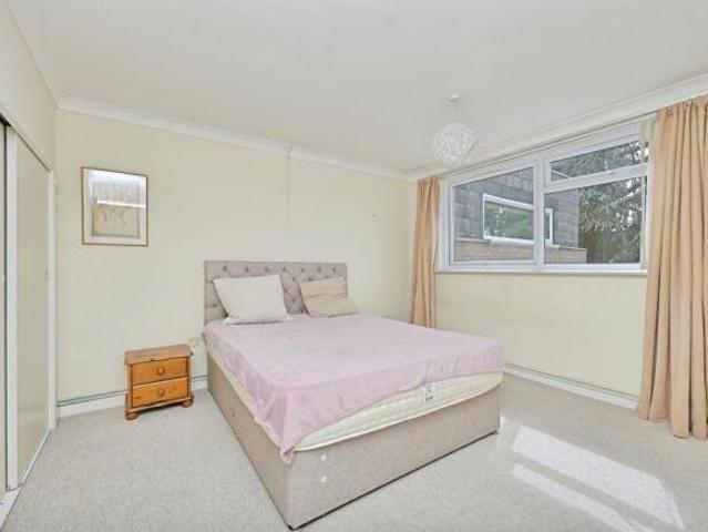 Flat for sale in Eaton Rise, East Bank