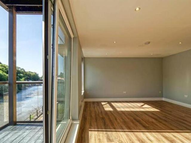 House for sale in Isleworth, Greater London