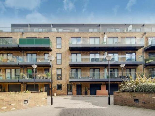 House for sale in Isleworth, Greater London